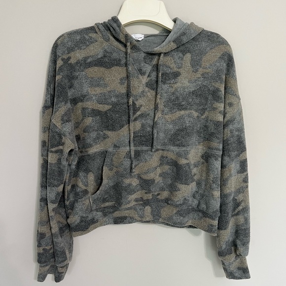 Camo Hoodie - Picture 6 of 6
